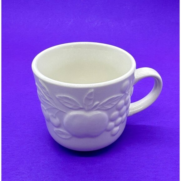 Set of 4 Gibson Designs White Embossed Raised Fruit Flat Coffee Cup & Saucer - Picture 7 of 10